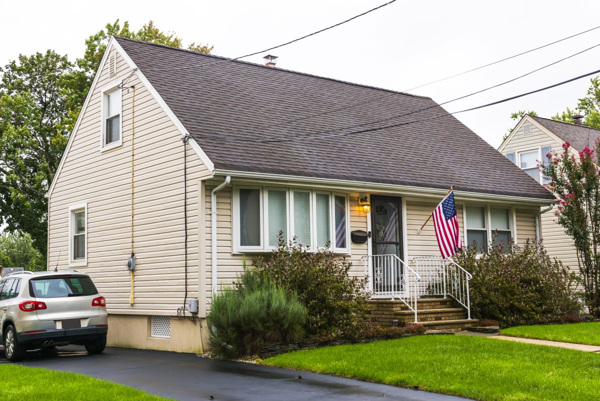 Traditional American house with Low-Cost Home Insurance in West Babylon, New York